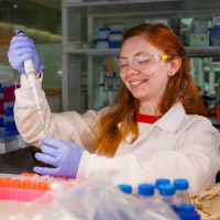 Hayley Boigenzahn uses a pipette in the lab